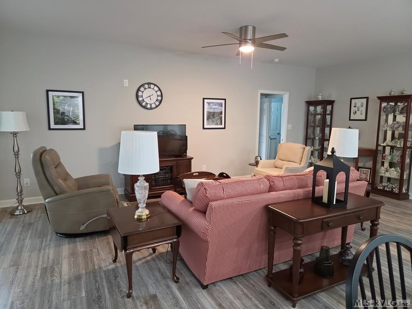 This beautiful 3-bedroom, 3-bathroom brick patio home is only - photo 8