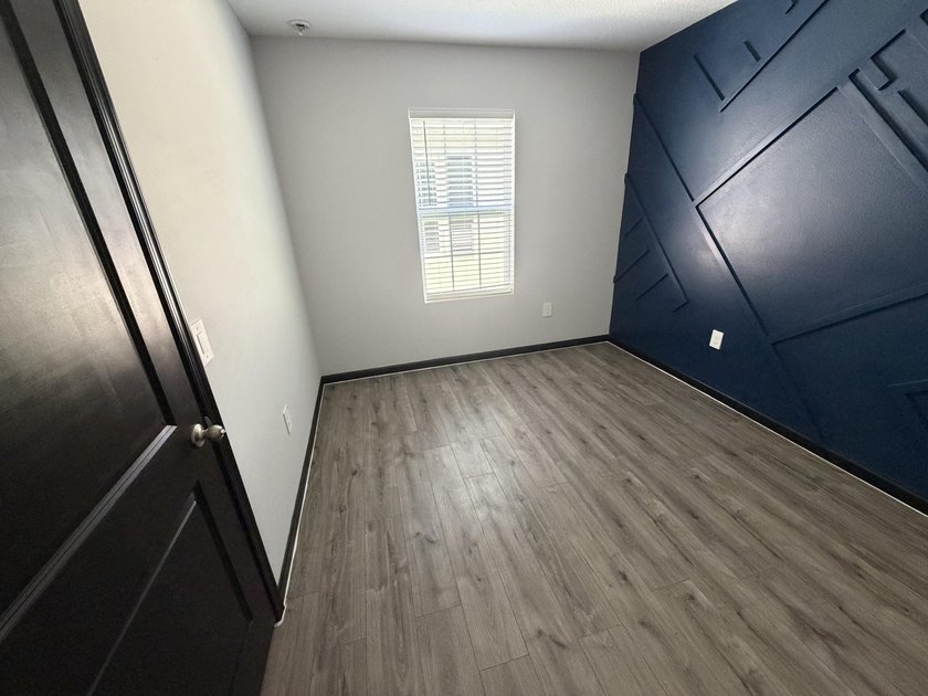 This immaculate Freshly painted 3-bedroom, 2-bathroom and a 2 - photo 10