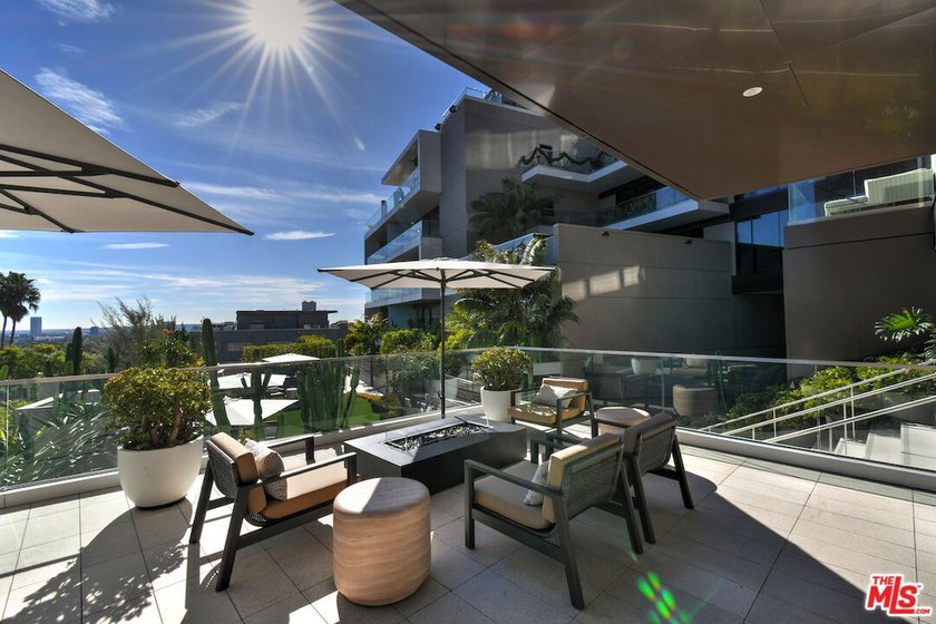 Major price adjustment. This property previously sold for $3,706 - photo 44