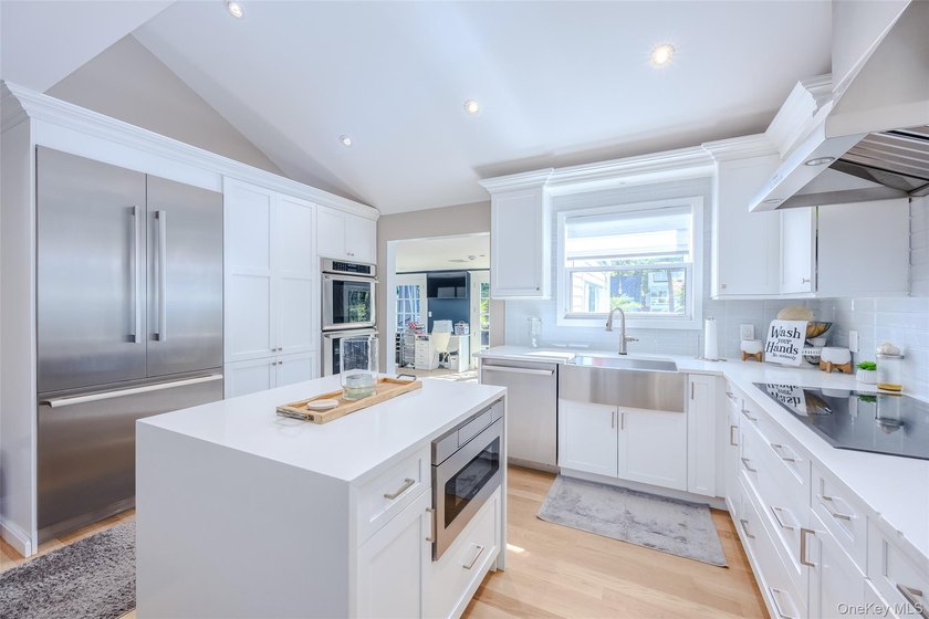 Your Dream Home Awaits!! Custom Ranch Renovated And Meticulously - photo 15