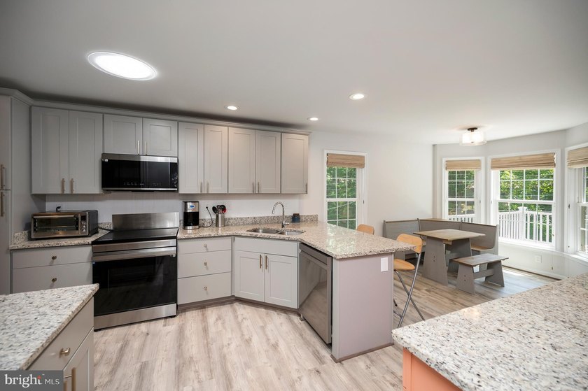 Welcome to 708 Eastover Parkway, where modern design, flexible - photo 17