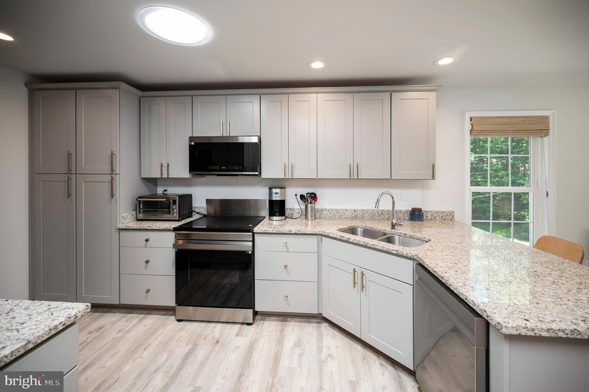 Welcome to 708 Eastover Parkway, where modern design, flexible - photo 18