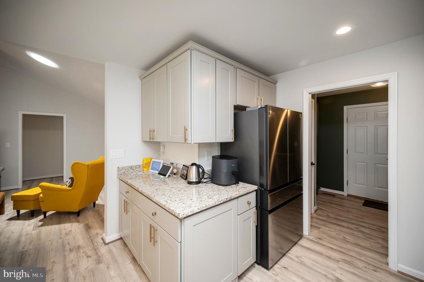 Welcome to 708 Eastover Parkway, where modern design, flexible - photo 21