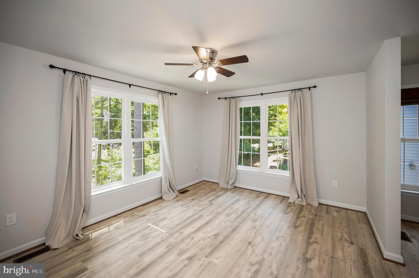 Welcome to 708 Eastover Parkway, where modern design, flexible - photo 26