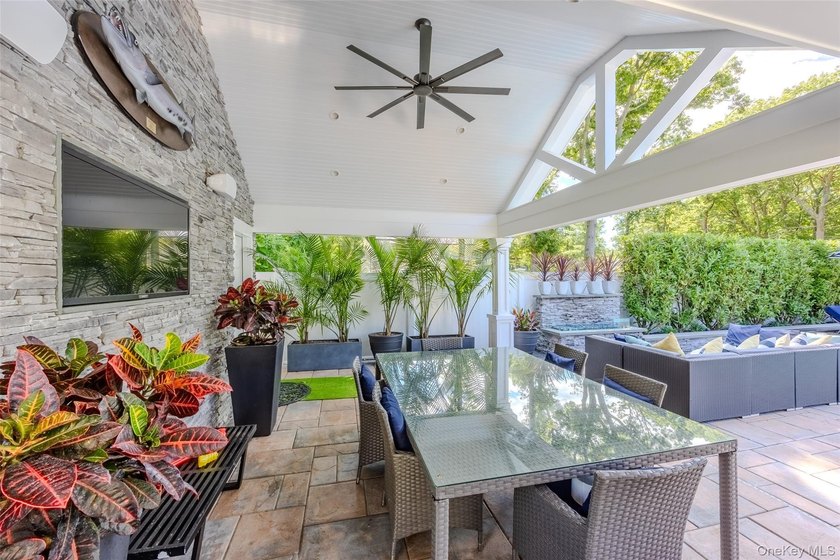 Your Dream Home Awaits!! Custom Ranch Renovated And Meticulously - photo 34