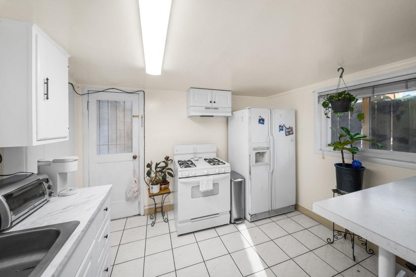 WEST SAN CARLOS DUPLEX, PHENOMENAL INVESTMENT! This 2-level - photo 19