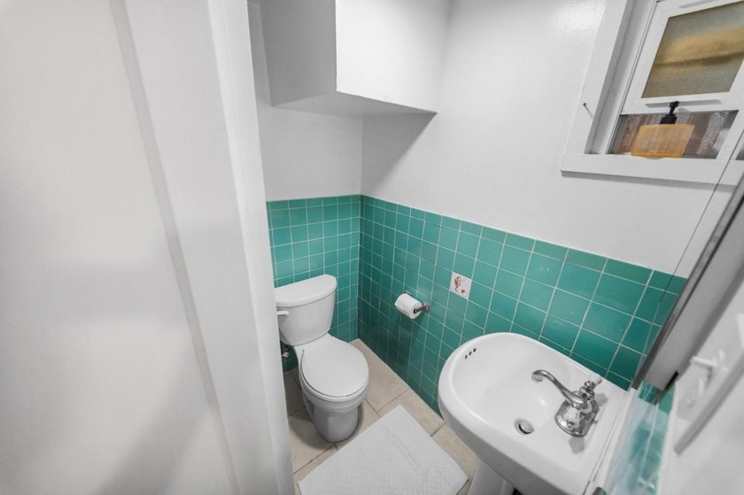 WEST SAN CARLOS DUPLEX, PHENOMENAL INVESTMENT! This 2-level - photo 26