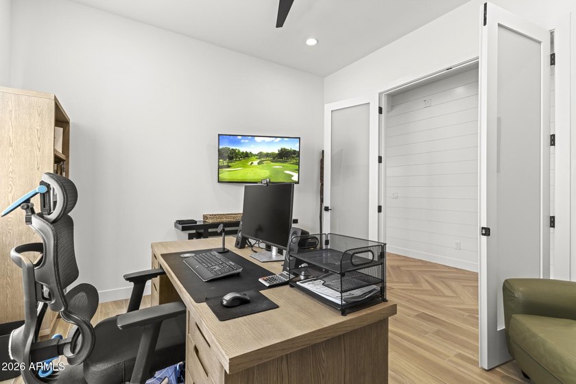 SOLD FURNISHED. On the golf course. Lake view. Mountain view - photo 32
