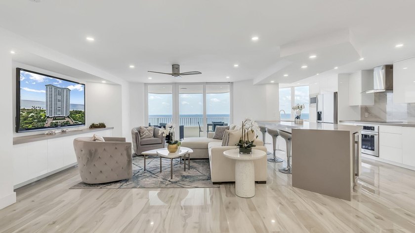 Welcome to this stunning turnkey 2-bedroom, 2-bathroom condo - photo 7