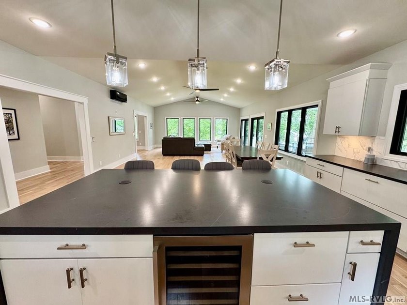 Beautiful Private Point Lake Retreat on the Roanoke River - photo 9