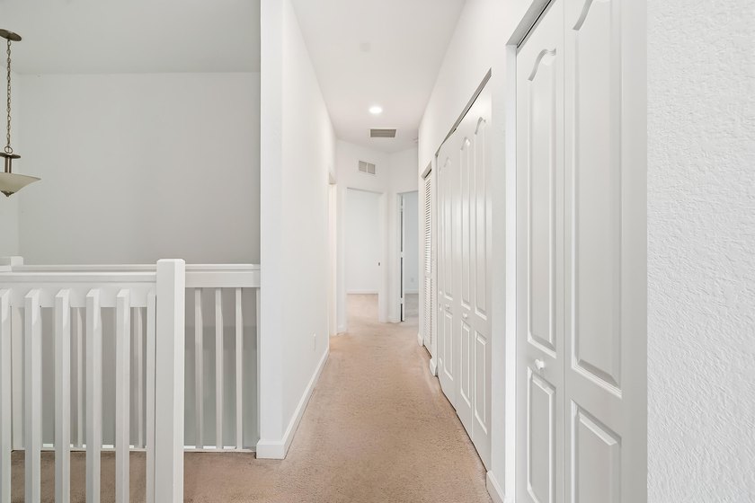 Welcome to this charming 4-bedroom, 3.5-bathroom townhouse in - photo 16