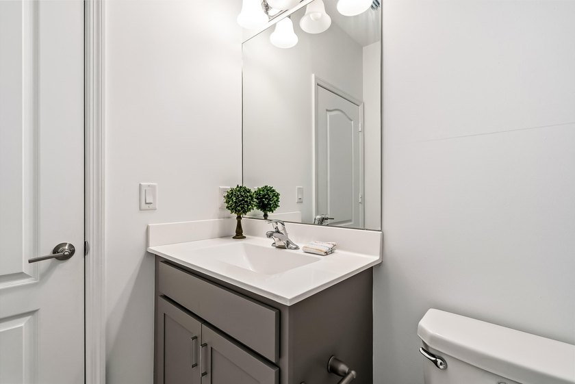 Welcome to this charming 4-bedroom, 3.5-bathroom townhouse in - photo 19