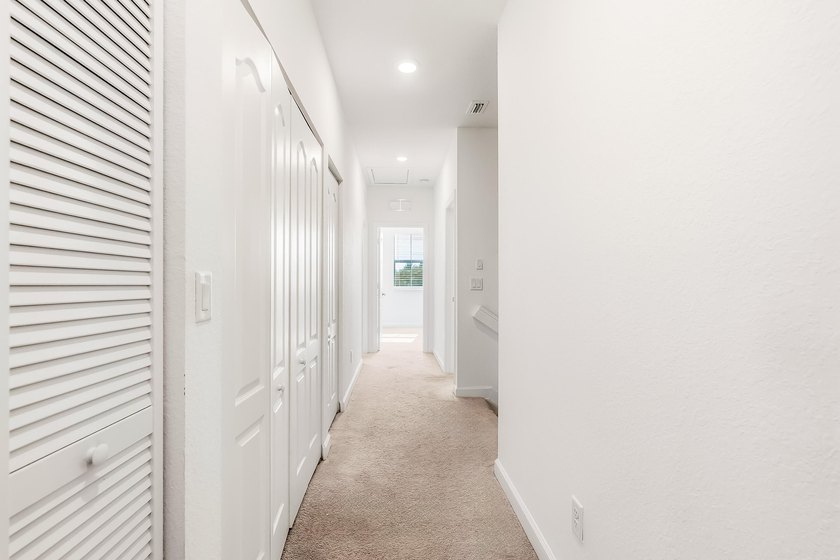 Welcome to this charming 4-bedroom, 3.5-bathroom townhouse in - photo 22