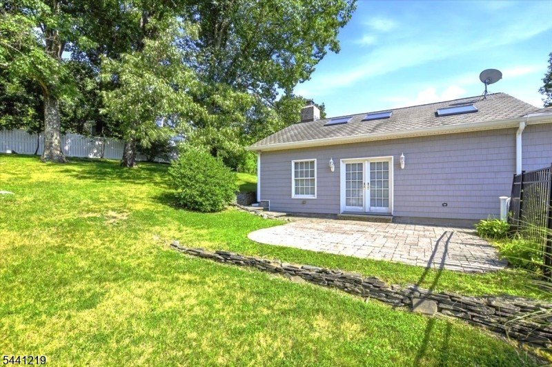 Welcome to this Custom 3 bedroom, 2 bathroom Expanded ranch in - photo 4