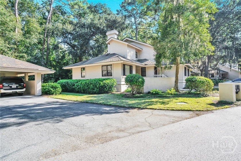 Truly maintenance-free living! This turn-key unit is move-in - photo 3