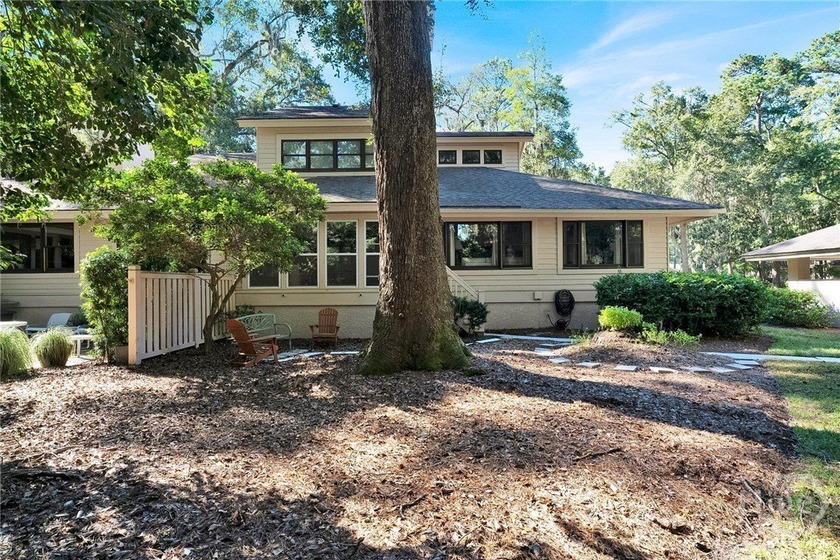 Truly maintenance-free living! This turn-key unit is move-in - photo 7