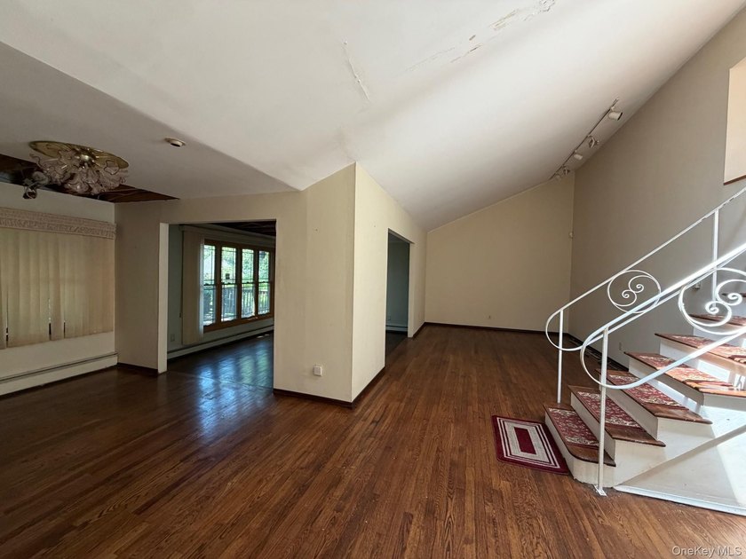 Large corner property 100 x 100 and almost 2000sq ft of living - photo 11