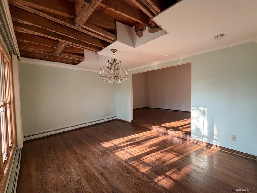 Large corner property 100 x 100 and almost 2000sq ft of living - photo 12