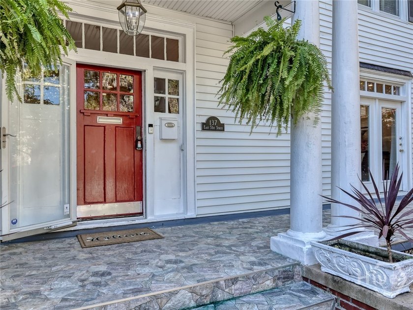 Classic Ardsley home with carriage house &amp; garage parking on - photo 4