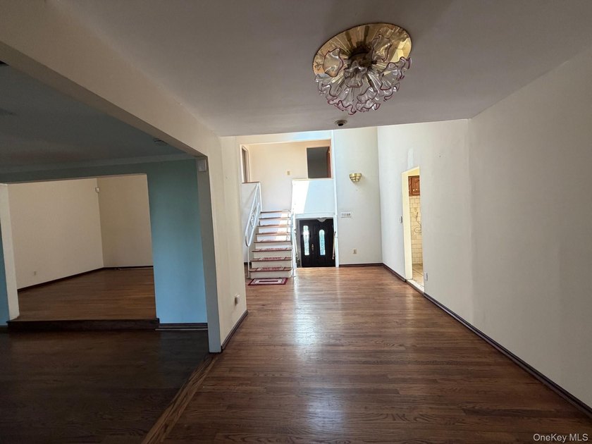 Large corner property 100 x 100 and almost 2000sq ft of living - photo 16