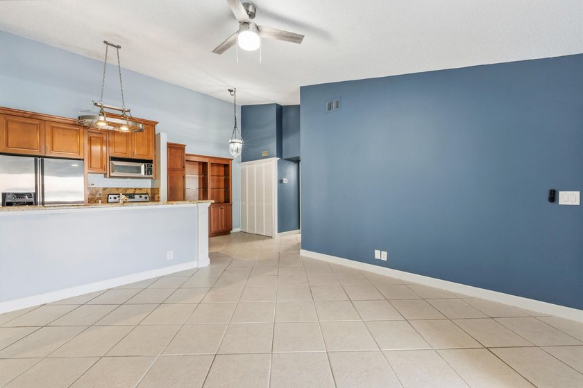Beautifully updated 2BR/2BA condo located in the desirable - photo 4