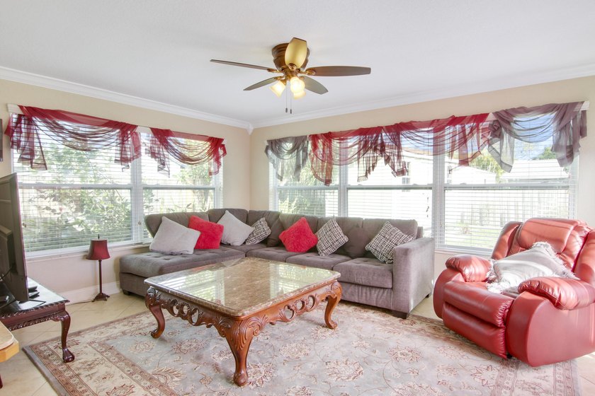 Welcome to this charming 4-bedroom, 2-bathroom home that - photo 5