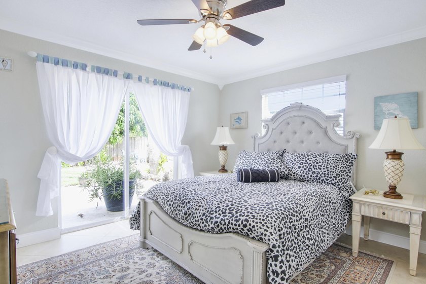 Welcome to this charming 4-bedroom, 2-bathroom home that - photo 7