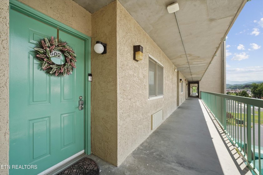 Welcome to the main attraction of East TNpletely renovated and - photo 4