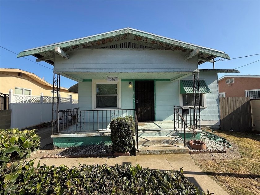 561 W 3rd St - photo 2