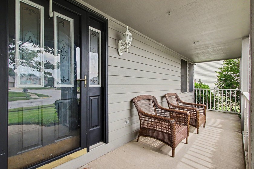 Wonderful 2 story located in desirable Valparaiso subdivision - photo 3