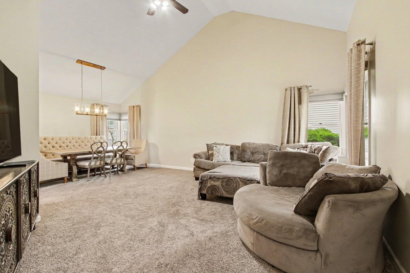 Wonderful 2 story located in desirable Valparaiso subdivision - photo 4