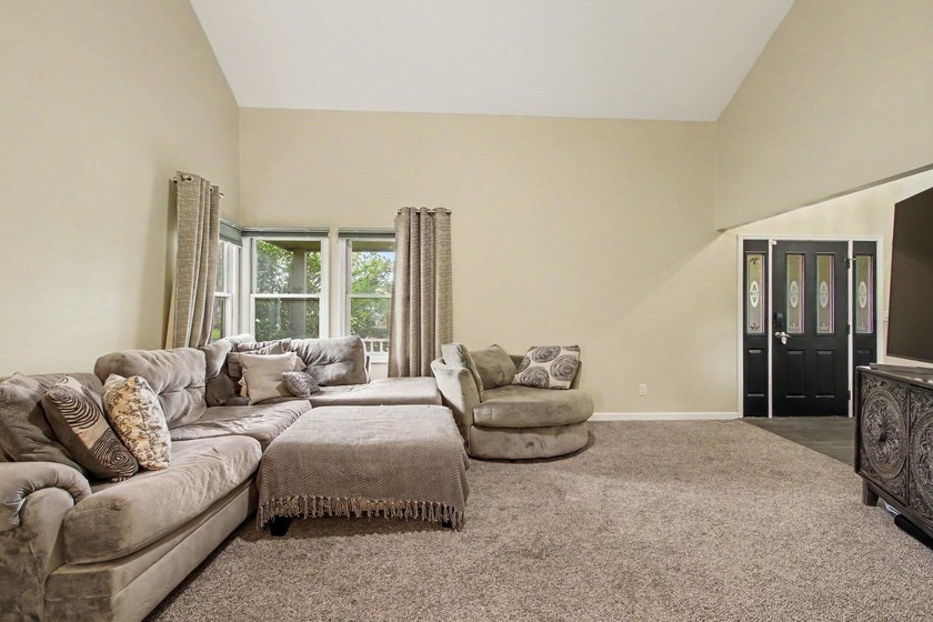 Wonderful 2 story located in desirable Valparaiso subdivision - photo 5