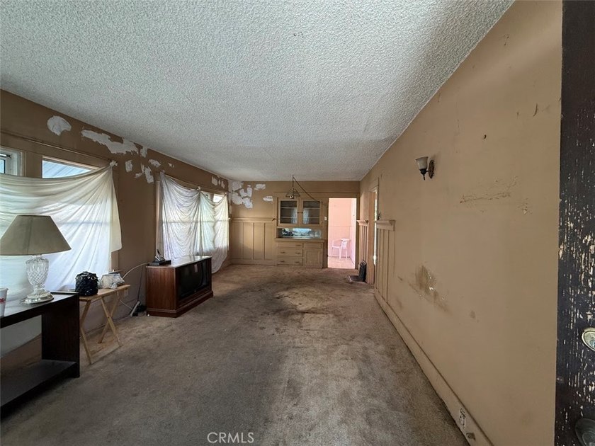 561 W 3rd St - photo 5