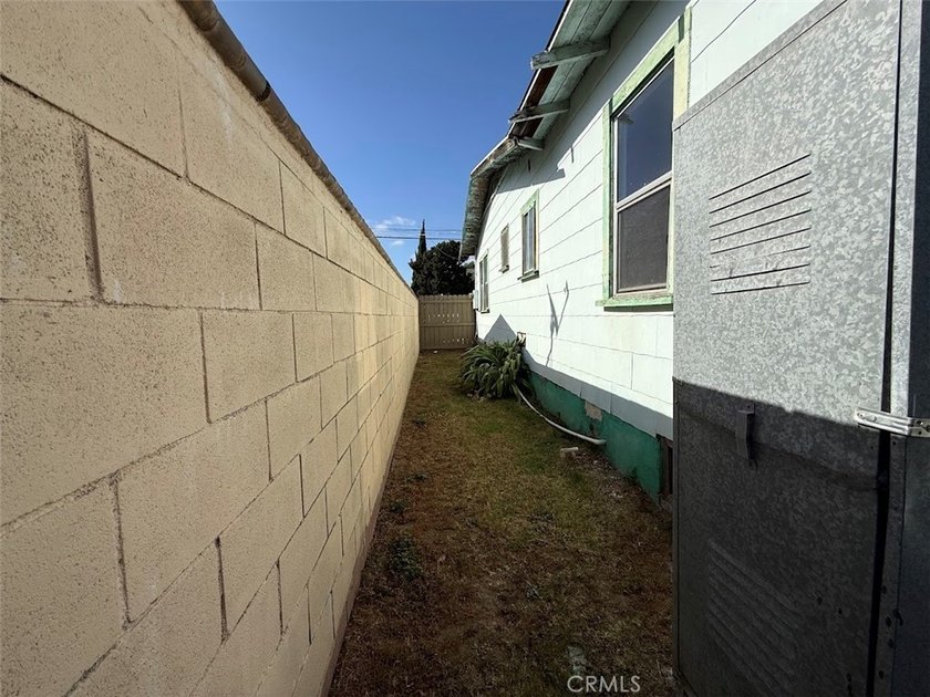 561 W 3rd St - photo 6