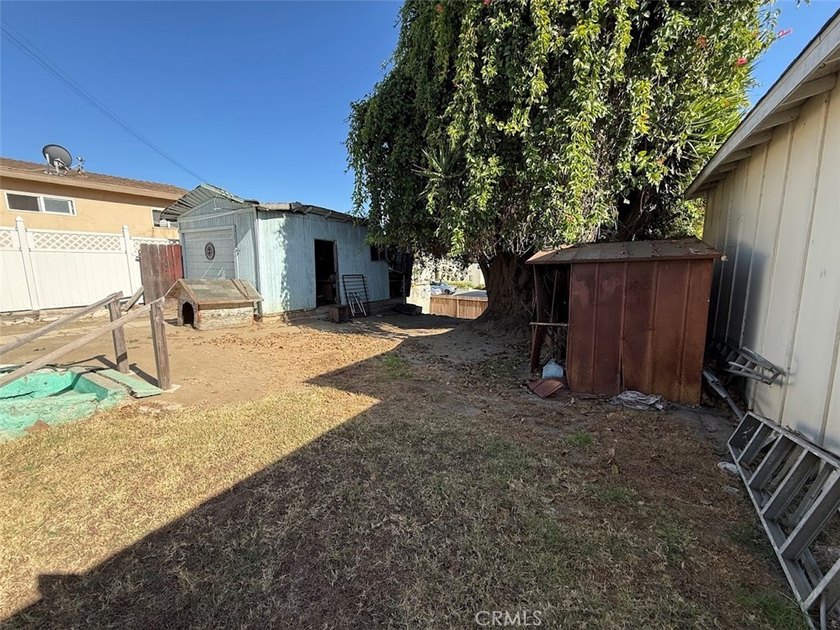 561 W 3rd St - photo 8