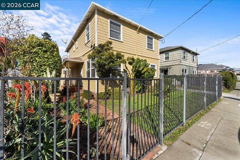 PRICE IMPROVEMENT! Perfect house hack opportunity! Live in one - photo 31