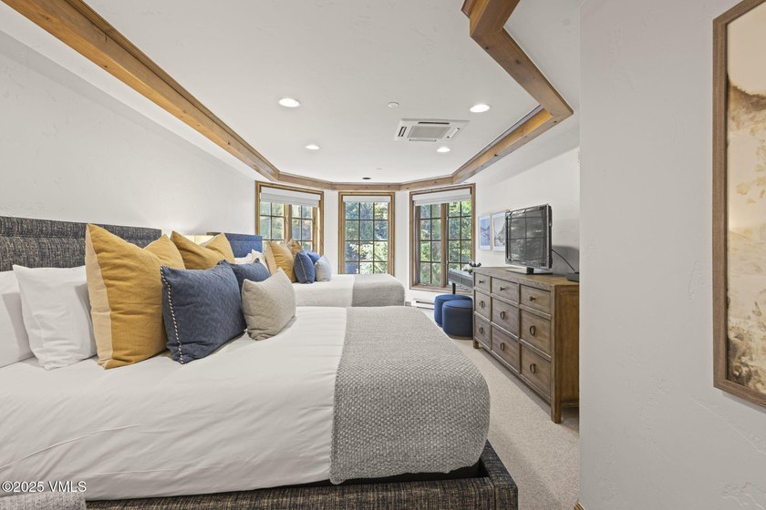 Beautiful two-bedroom condo at the Gravity Haus located on Gore - photo 19