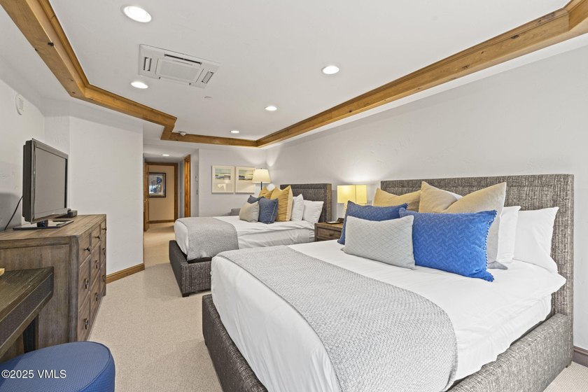 Beautiful two-bedroom condo at the Gravity Haus located on Gore - photo 20