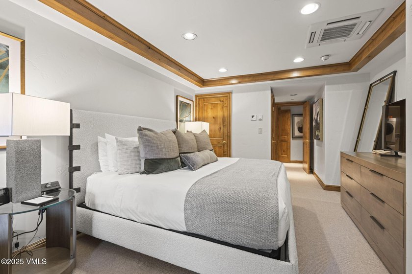 Beautiful two-bedroom condo at the Gravity Haus located on Gore - photo 26