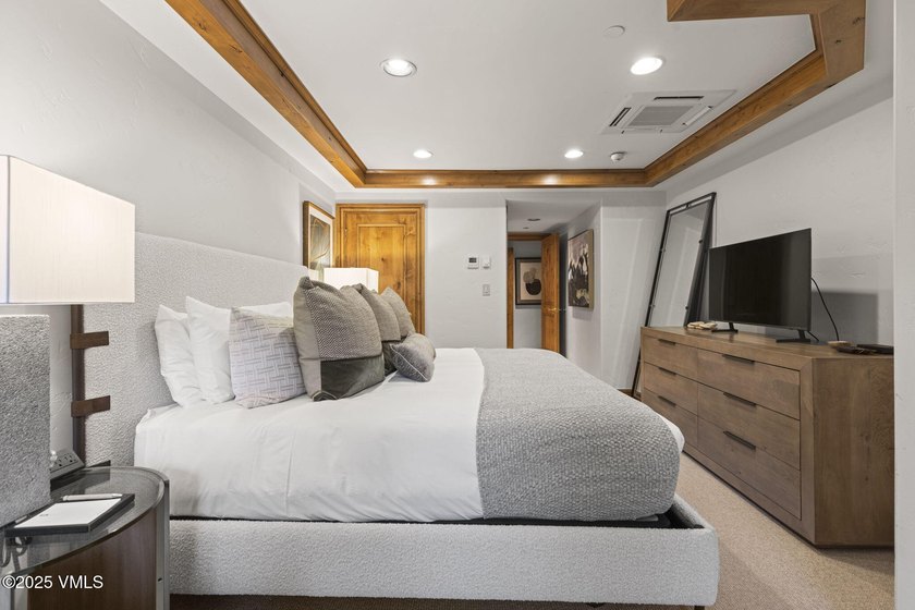 Beautiful two-bedroom condo at the Gravity Haus located on Gore - photo 27