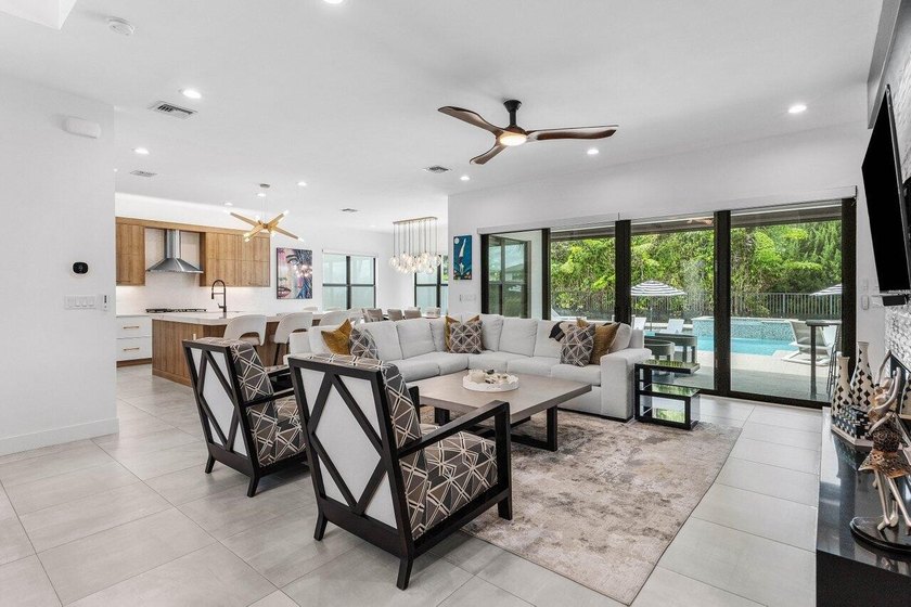 Rarely available and highly sought-after Laguna model in Lotus - photo 4