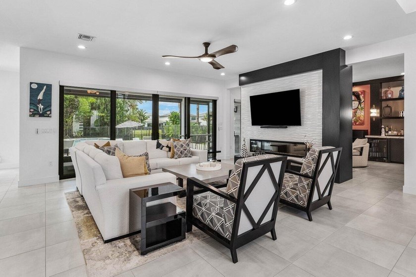 Rarely available and highly sought-after Laguna model in Lotus - photo 5