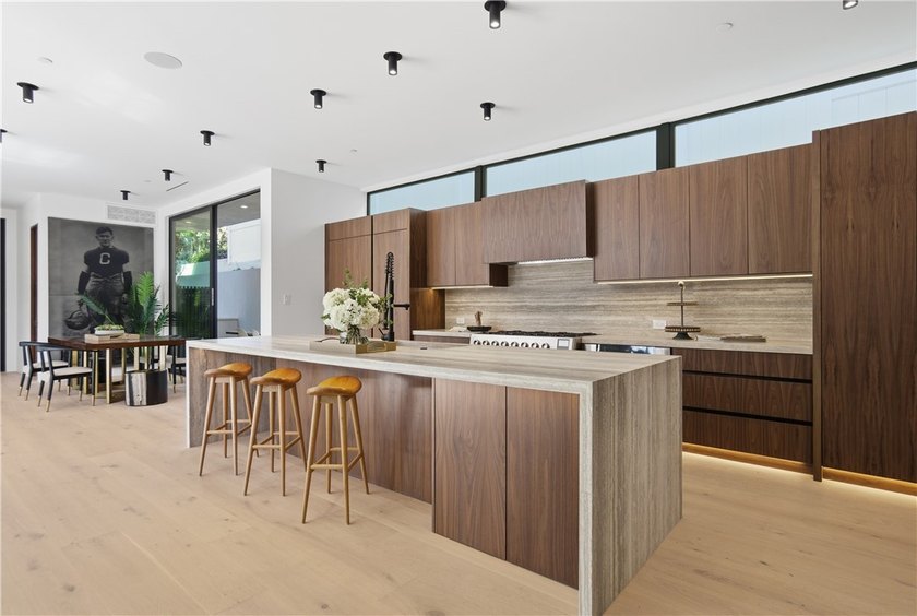 Welcome to 400 Heliotrope, a newly built Village gem ideally - photo 11