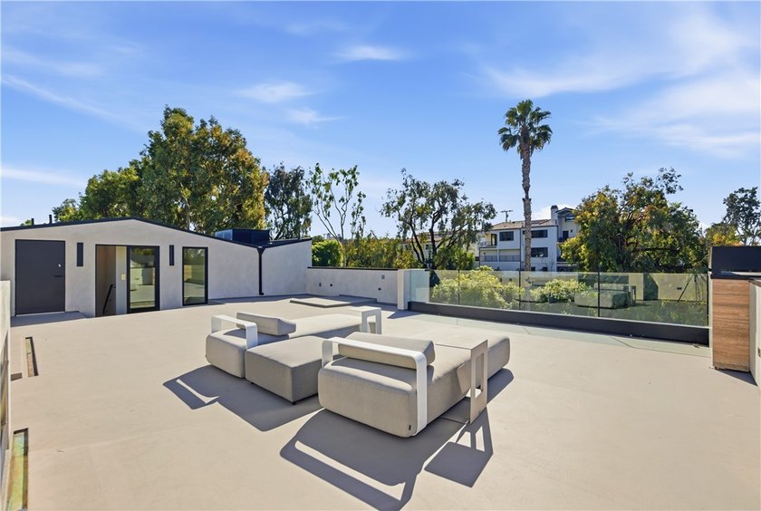 Welcome to 400 Heliotrope, a newly built Village gem ideally - photo 24