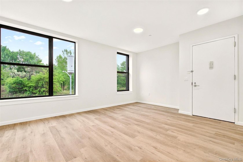 Welcome to the Soundview Park Townhouses. This is a New - photo 5