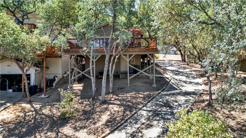 8680 Landlubber Ln - photo 2