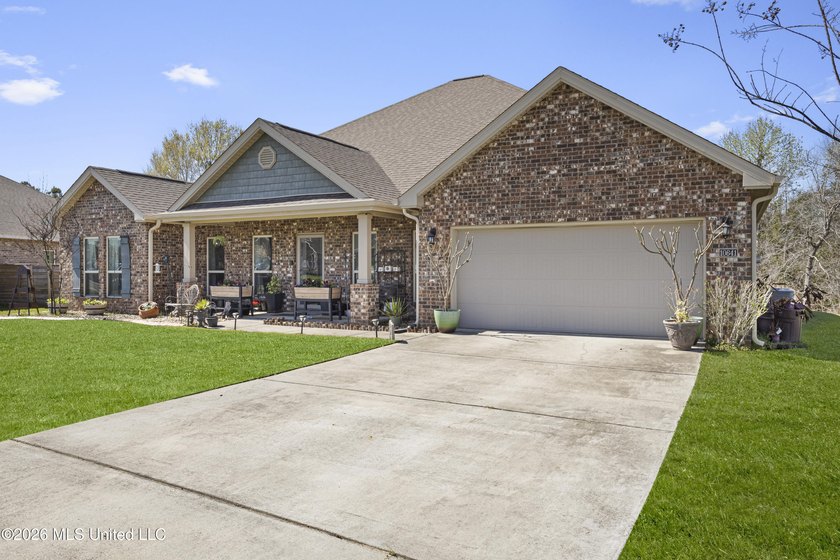 Beautiful 5-year-old Kingston floor plan by D.R. Horton - photo 3