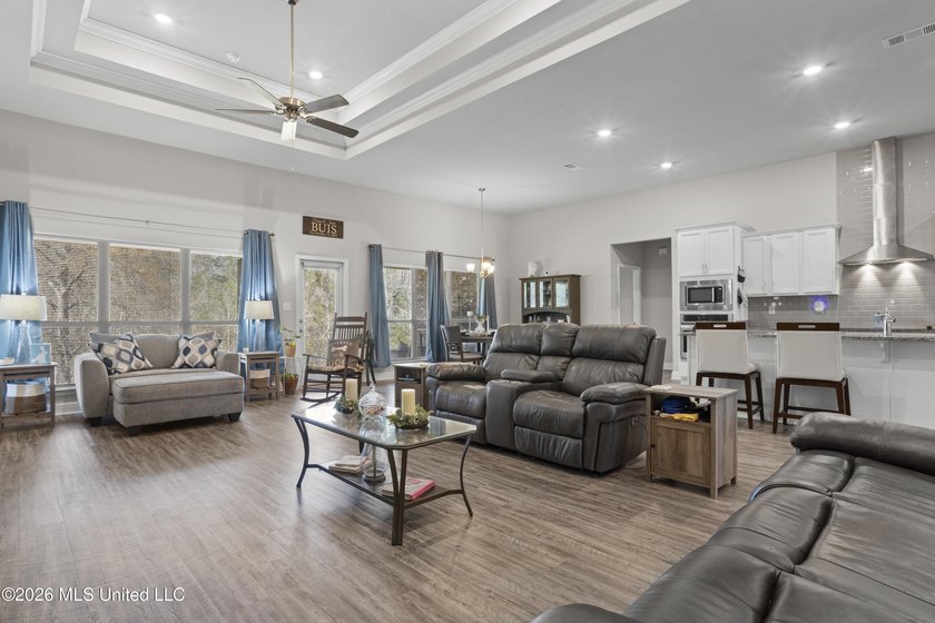 Beautiful 5-year-old Kingston floor plan by D.R. Horton - photo 8