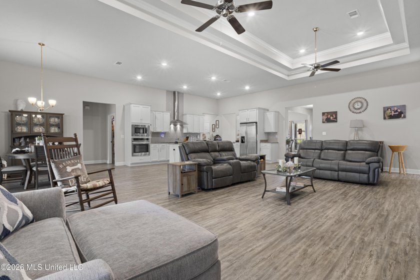 Beautiful 5-year-old Kingston floor plan by D.R. Horton - photo 9