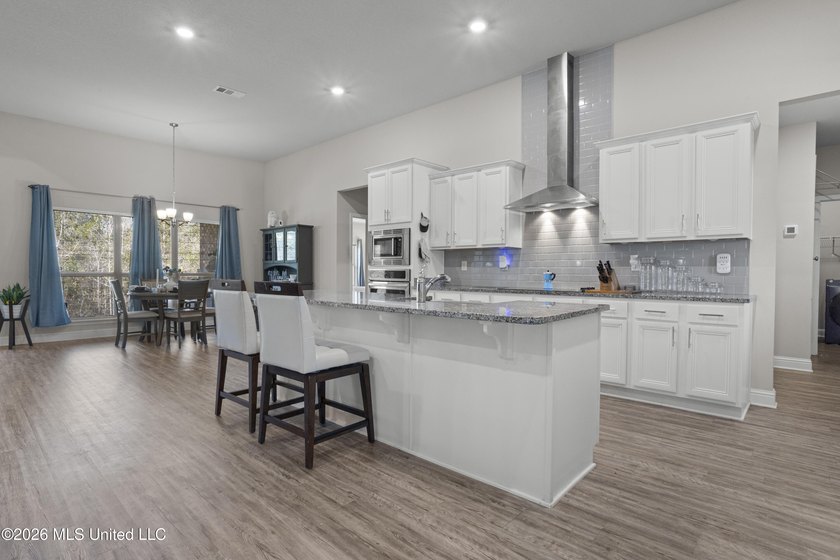 Beautiful 5-year-old Kingston floor plan by D.R. Horton - photo 10